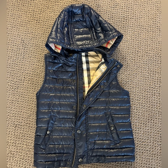 Burberry navy blue vest with detachable Very good condition
